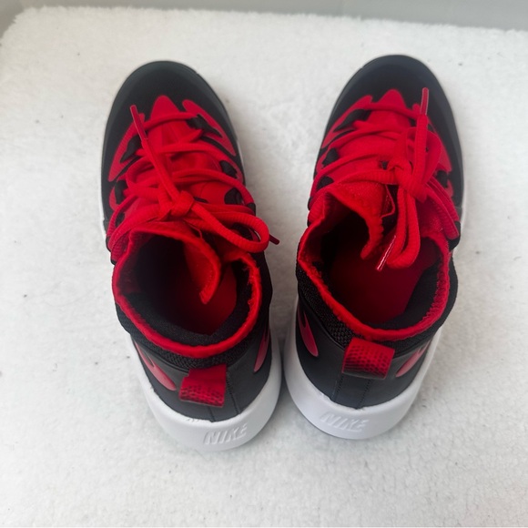 Boys Size 4 Nike Shoes - Picture 6 of 9